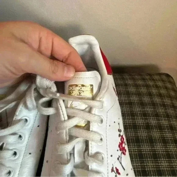 Adidas Stan Smith Women White Red Floral Cherry Blossom Sneakers Shoes Size 7.5 - Picture 3 of 5